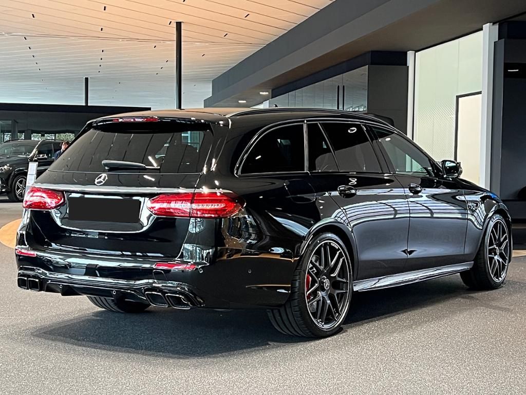 Mercedes E kombi 63 S AMG 4matic | nový facelift | sportovní luxusní kombi | V8 biturbo 612 koní | max výbava | nový model | objednání online AUTOiBUY.com